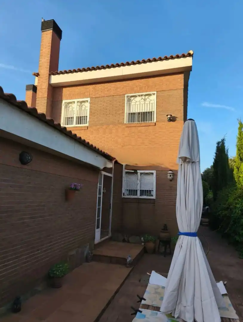 Chalet con jardín en venta en Pioz