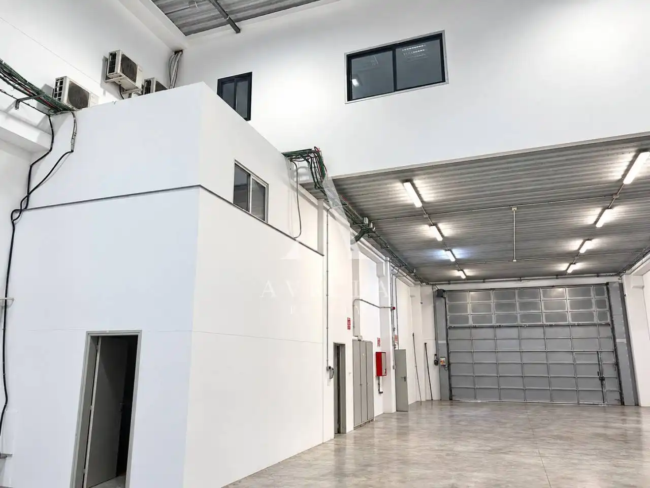 Nave industrial con ascensore in affitto a Calle Pintor Isidre Nonell 120