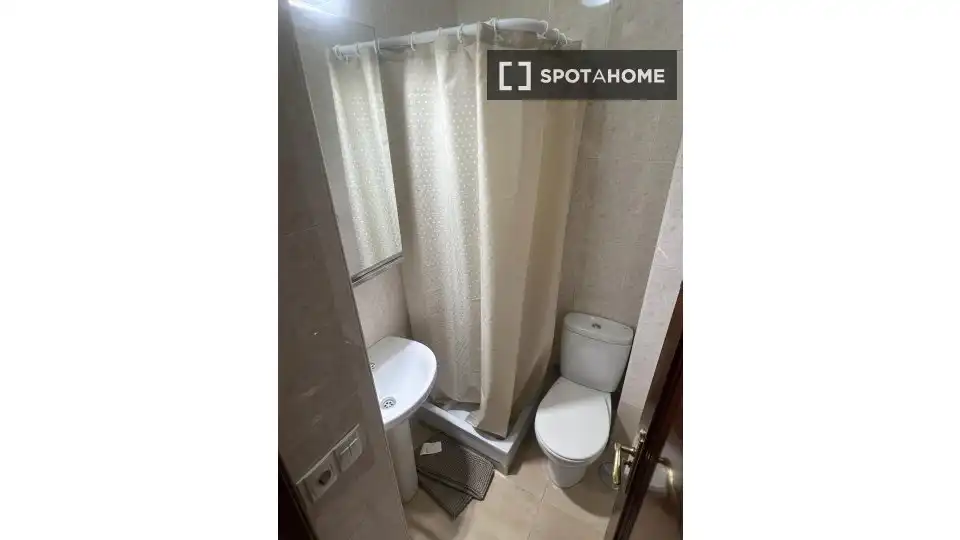 Baño de Piso de alquiler en Málaga con Aire acondicionado, Calefacción y Amueblado