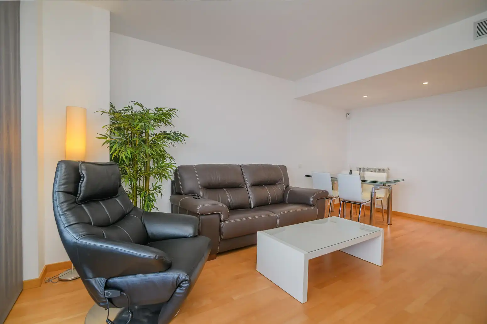 Sala de estar de Piso en venta en Viladecans con Aire acondicionado, Calefacción y Jardín privado