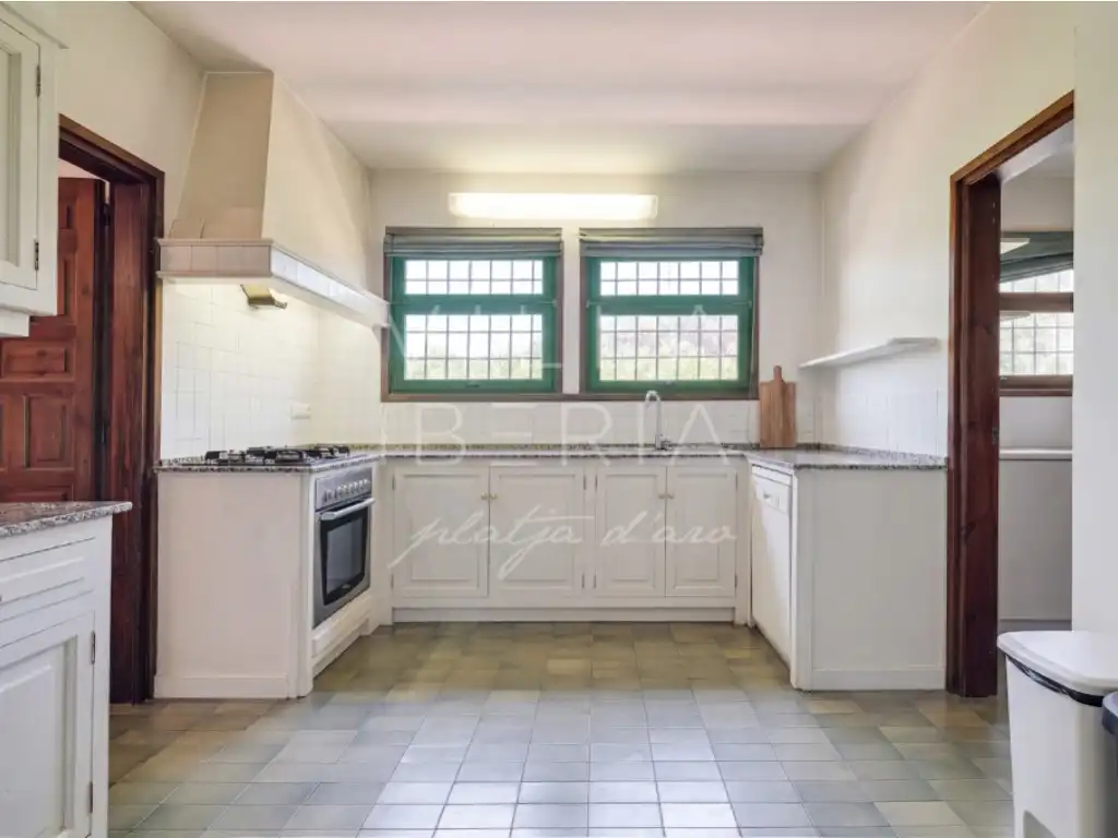 Cuina de Casa o xalet en venda en Santa Cristina d'Aro amb Calefacció, Jardí privat i Terrassa