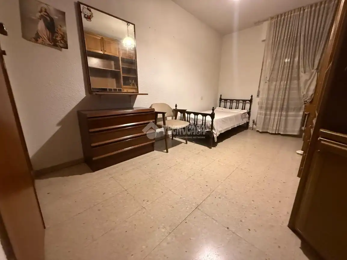 Habitación de Casa adosada en venta en Madrid con Calefacción y Jardín privado