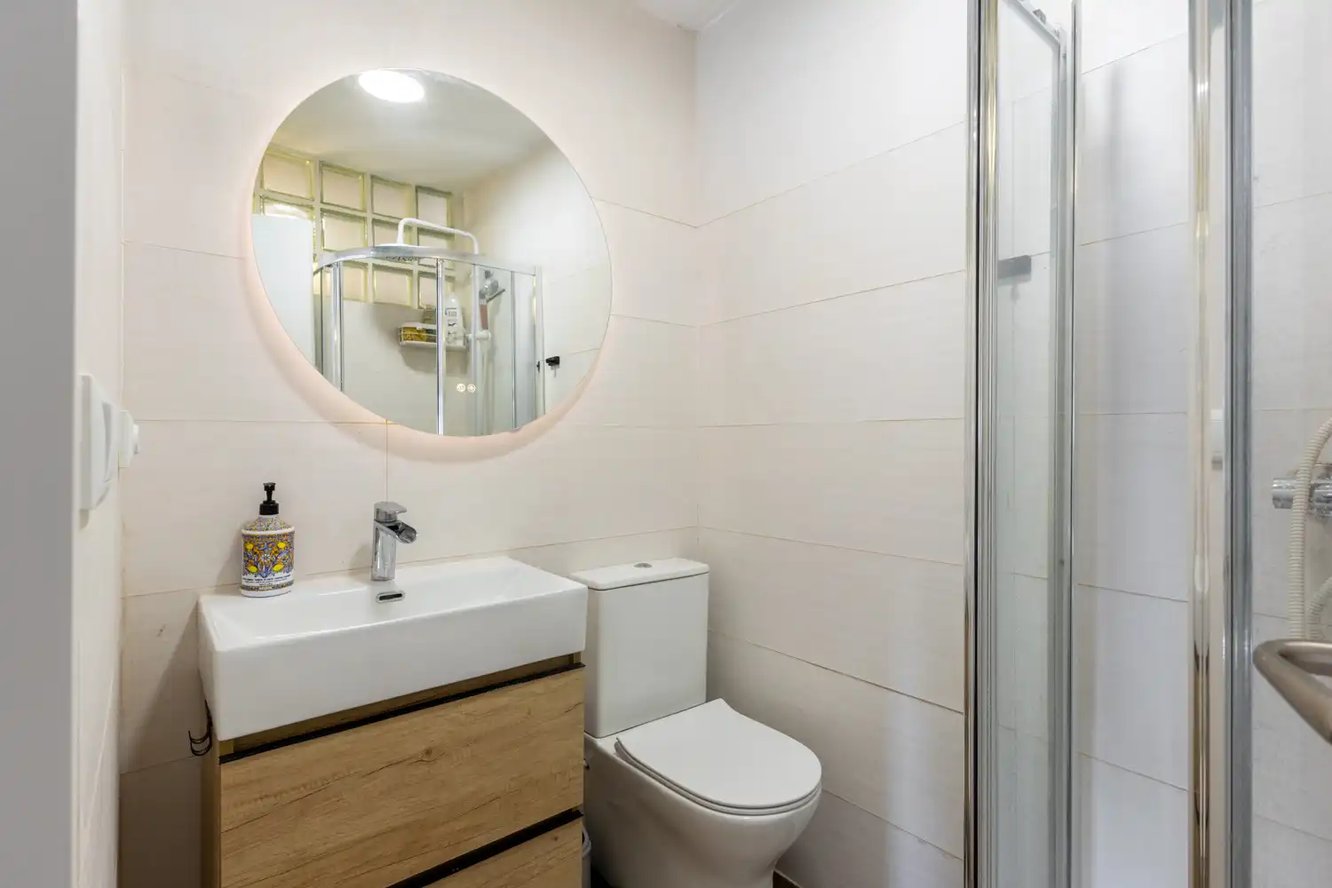 Badezimmer von Wohnung zur Miete in Valencia mit Klimaanlage, Heizung und Parkett
