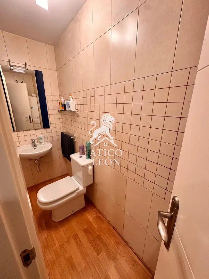 Baño de Casa adosada en venta en San Andrés del Rabanedo con Calefacción, Jardín privado y Parquet