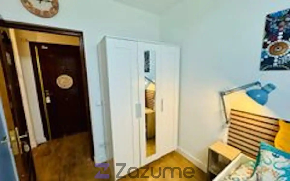 Room in C. Empleo Juvenil, Orcasitas