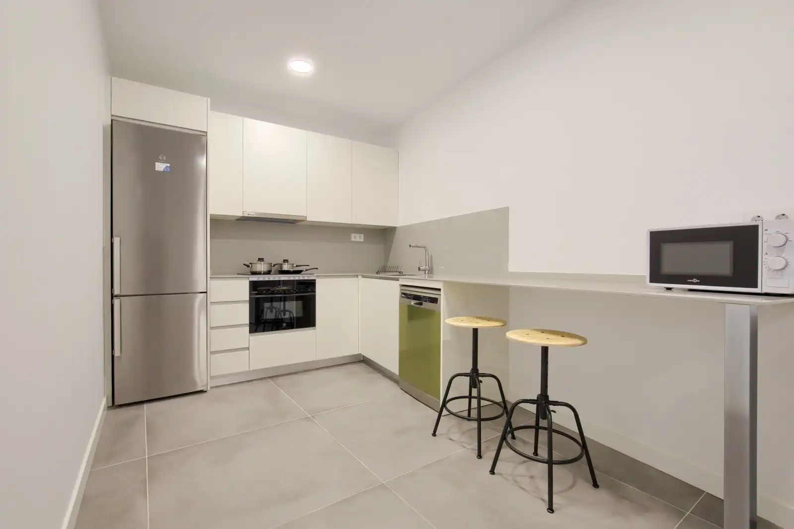 Room in Calle de las Islas Bermudas, Tres Olivos - Valverde