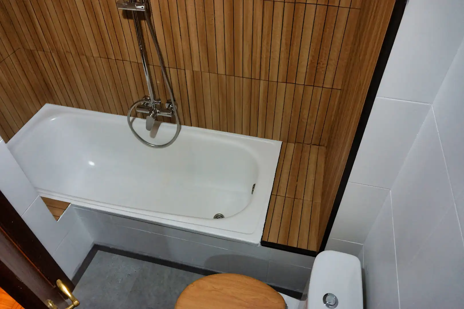 Bathroom of Flat for sale in Corvera de Asturias  with Parquet flooring, Storage room and Furnished