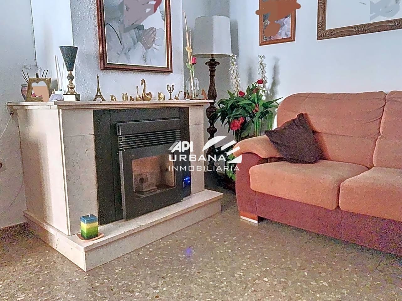 Sala d'estar de Casa o xalet en venda en Lucena amb Aire condicionat i Terrassa