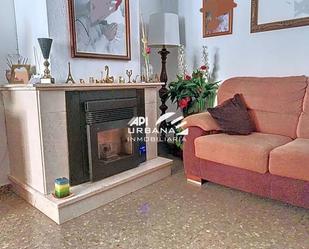 Sala d'estar de Casa o xalet en venda en Lucena amb Aire condicionat i Terrassa