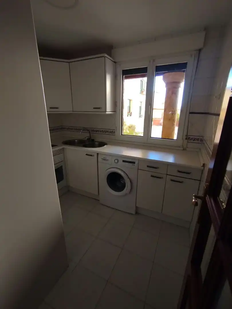 Cuina de Pis en venda en Ávila amb Calefacció, Traster i Moblat