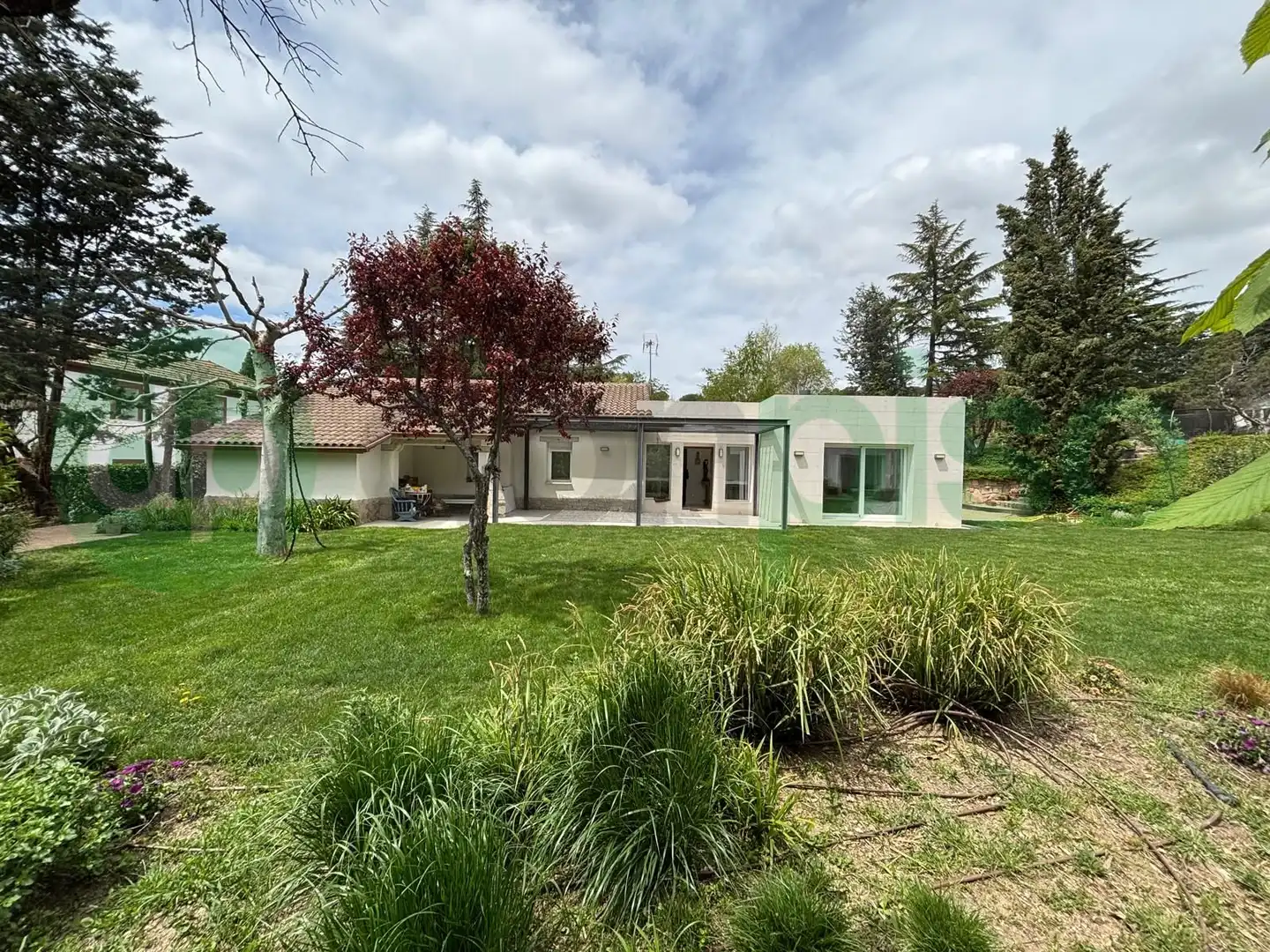Vista exterior de Casa o xalet en venda en Robledo de Chavela amb Calefacció, Jardí privat i Terrassa