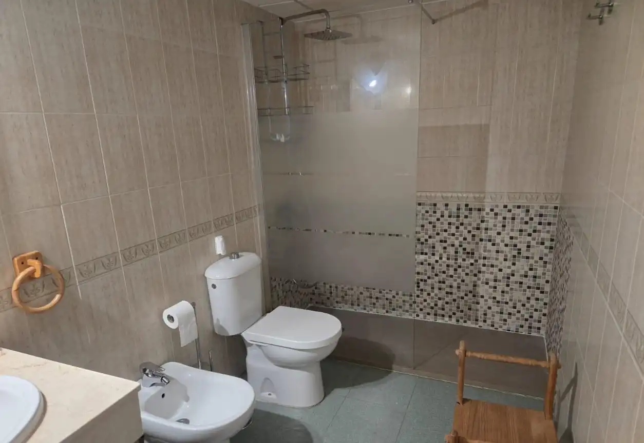 Bany de Apartament en venda en Marbella amb Aire condicionat, Jardí privat i Terrassa