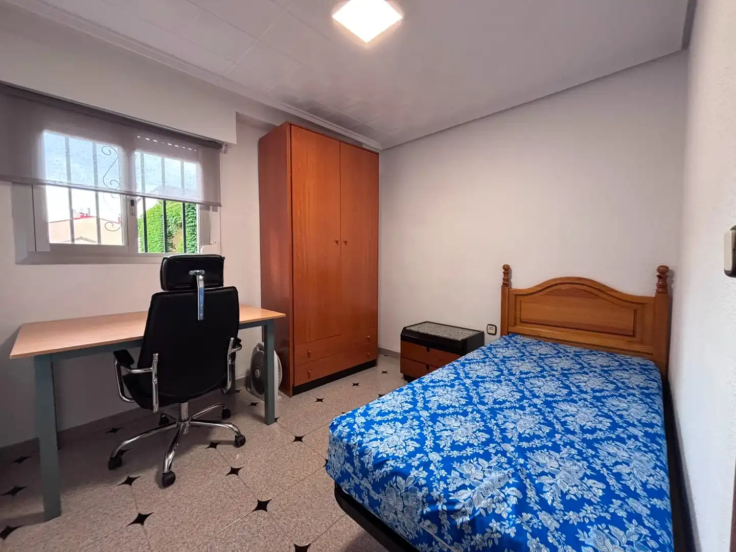 Schlafzimmer von Wohnung zur Miete in Burjassot mit Möbliert, Ofen und Waschmaschine