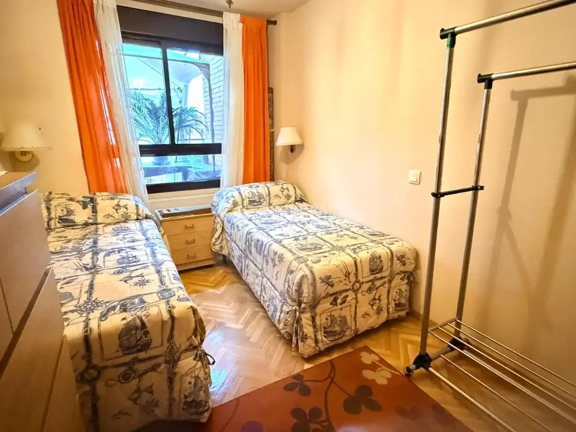 Habitación de Piso en venta en Madrid con Calefacción