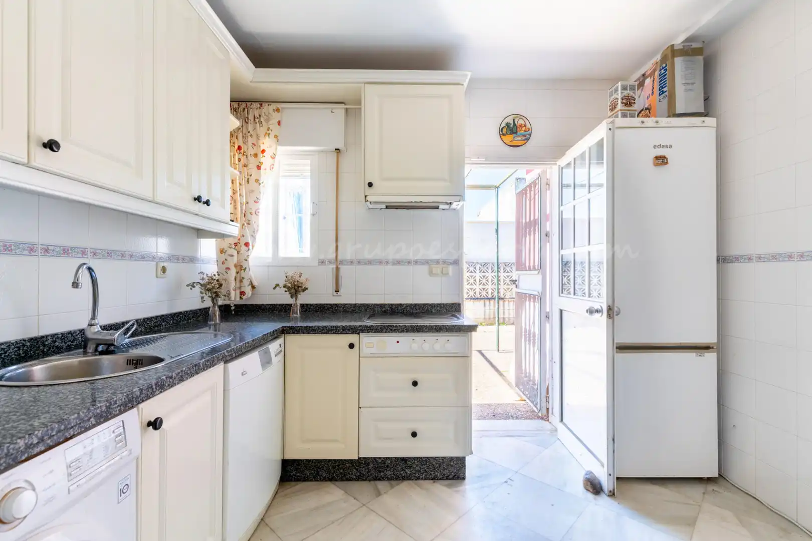 Cocina de Casa o chalet en venta en Villanueva del Ariscal con Aire acondicionado, Calefacción y Jardín privado