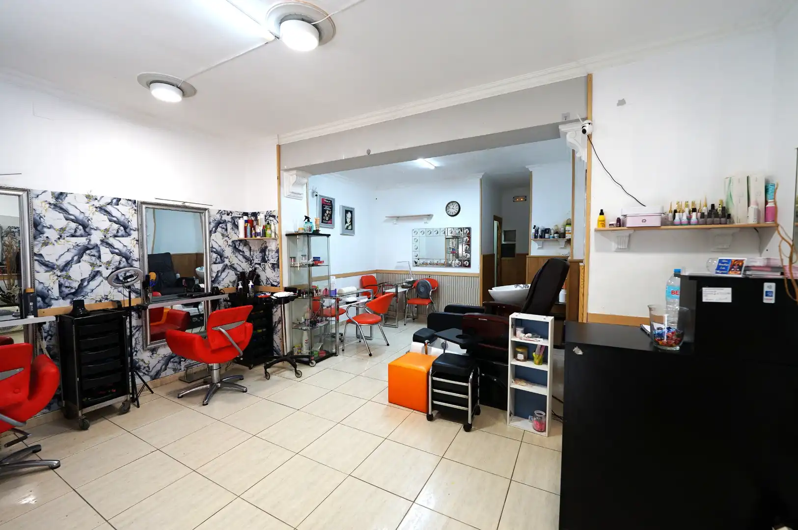 Local comercial en traspàs a Carrer de Emilia Pardo Bazán 14, imagen 4