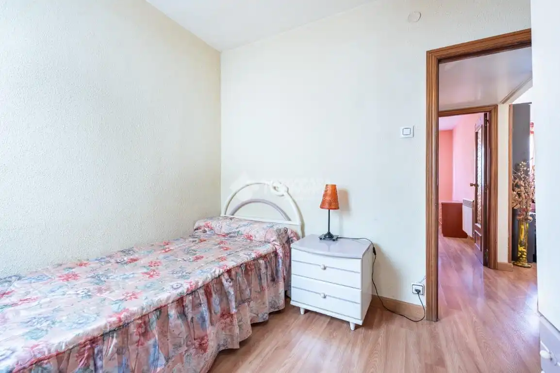 Bedroom of Flat for sale in Madrid