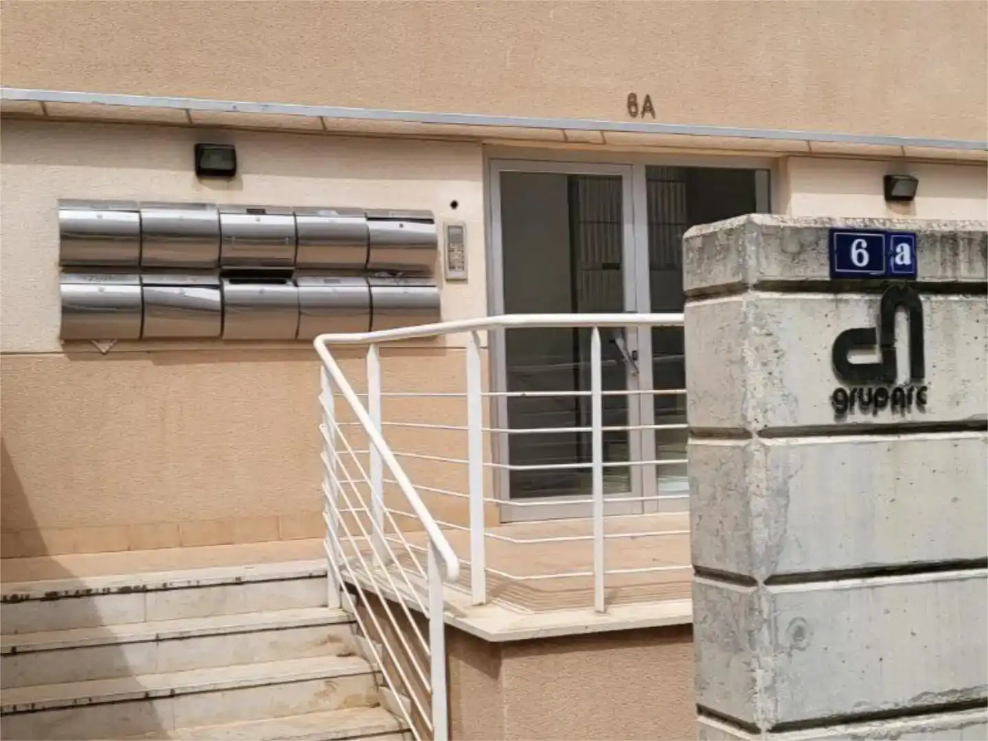 Exterior view of Garage for rent in Ponent