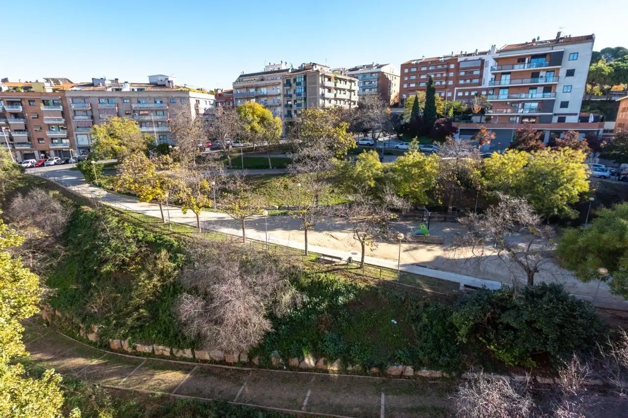 Vista exterior de Pis de lloguer en Granollers amb Terrassa i Balcó