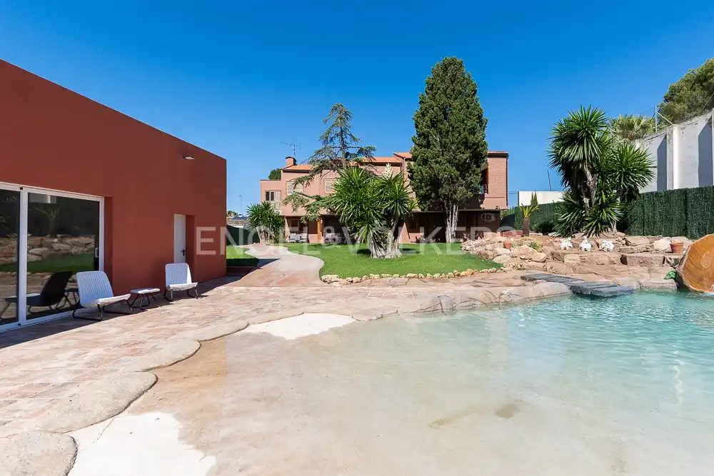 Piscina de Casa o xalet en venda en Paterna amb Aire condicionat, Calefacció i Jardí privat