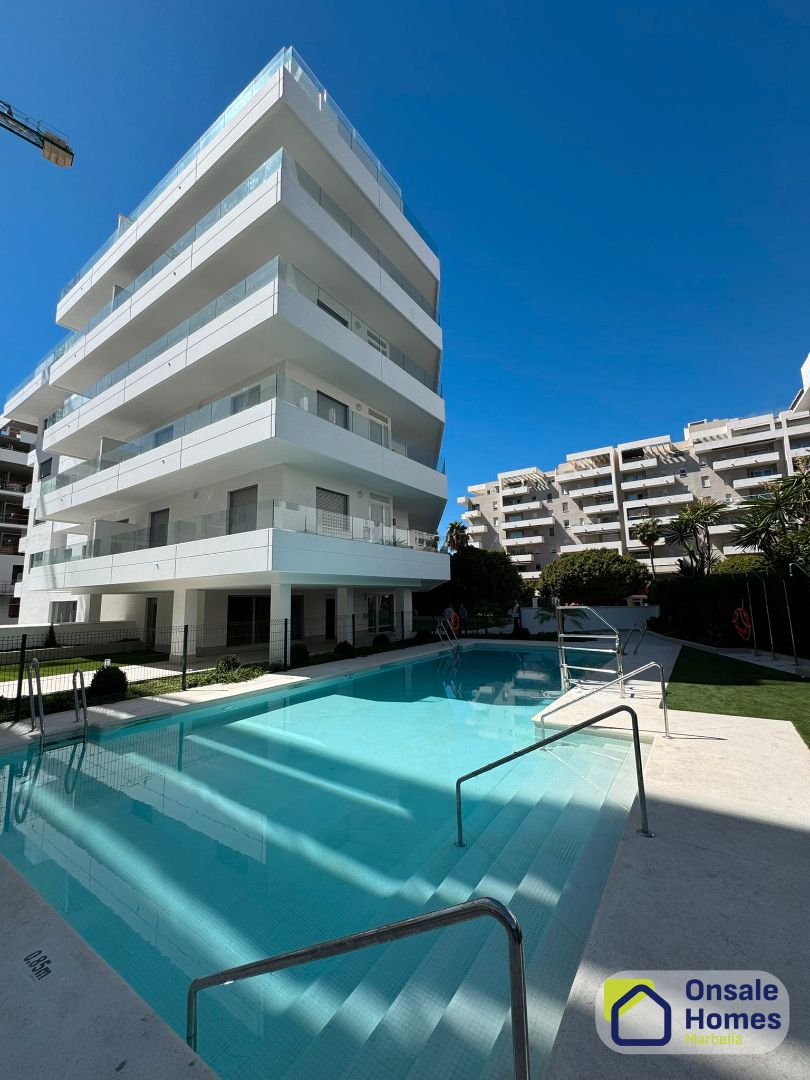Piscina de Planta baixa en venda en Marbella amb Aire condicionat, Forn i Rentadora