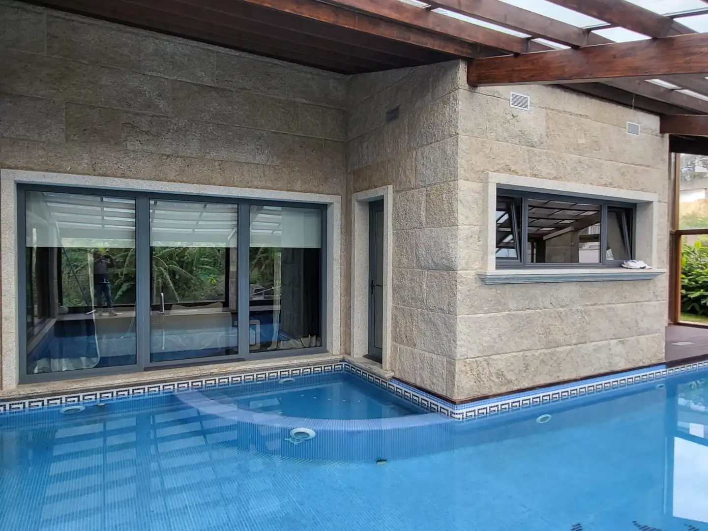 Piscina de Casa o xalet en venda en Nigrán amb Aire condicionat, Calefacció i Jardí privat