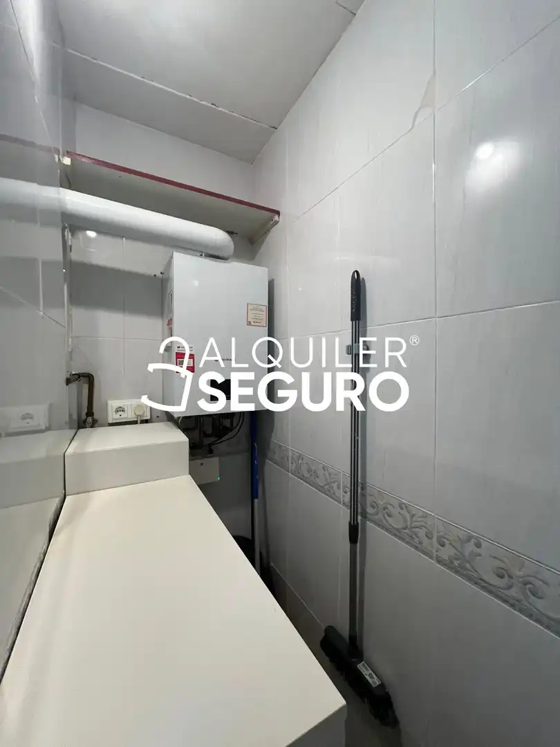 Bathroom of Flat for rent in Madrid  with Heating and Furnished