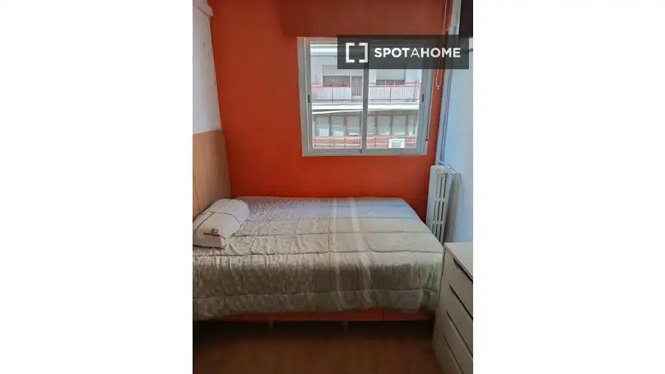 Schlafzimmer von Wohnung zur untervermieten in Madrid mit Klimaanlage, Terrasse und Möbliert