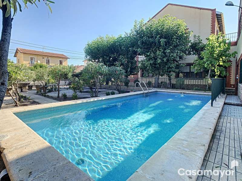 Piscina de Casa o xalet en venda en Alicante / Alacant amb Calefacció, Jardí privat i Terrassa