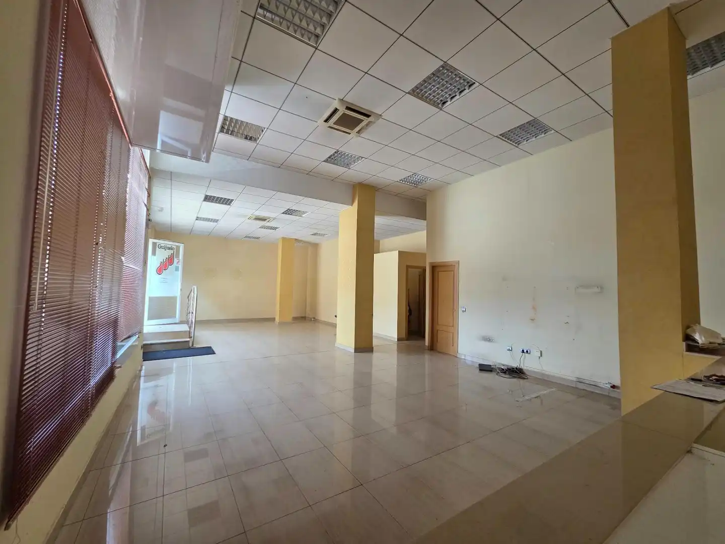 Local en venta en Olesa de Montserrat con Aire acondicionado
