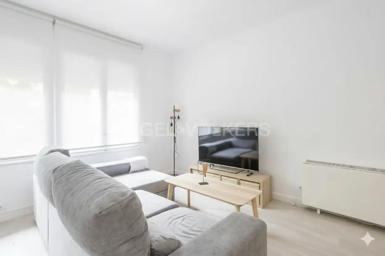 Wohnzimmer von Wohnung zur Miete in Madrid mit Heizung, Parkett und Möbliert
