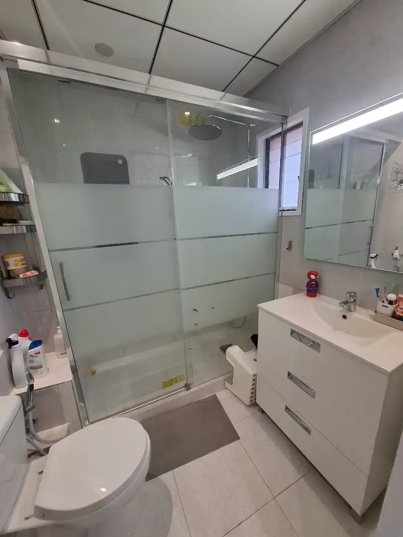Bathroom of Flat for sale in Salut - Lloreda