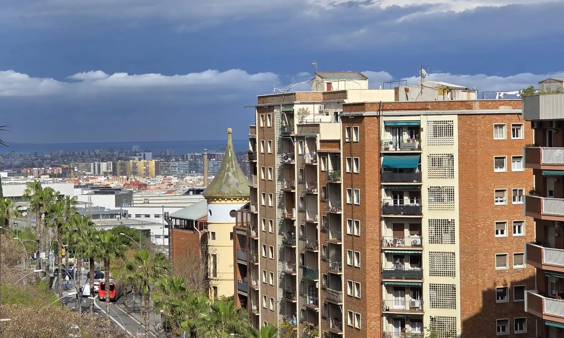 Außenansicht von Wohnung zum Verkauf in Barcelona mit Heizung