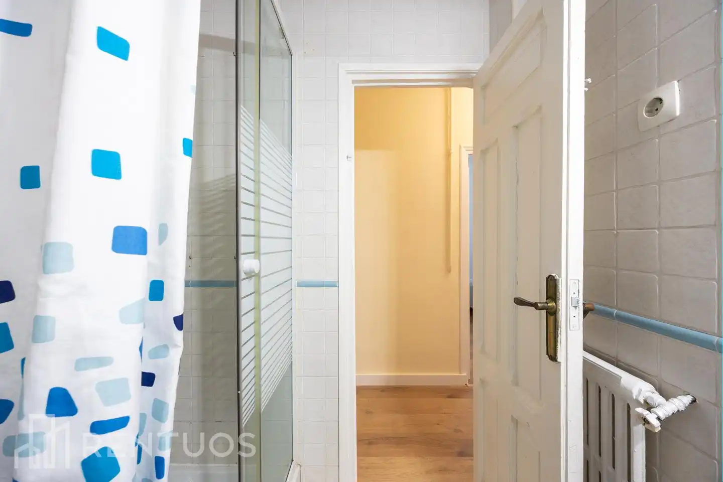 Badezimmer von Erdgeschoss zur Miete in Madrid mit Heizung, Parkett und Möbliert