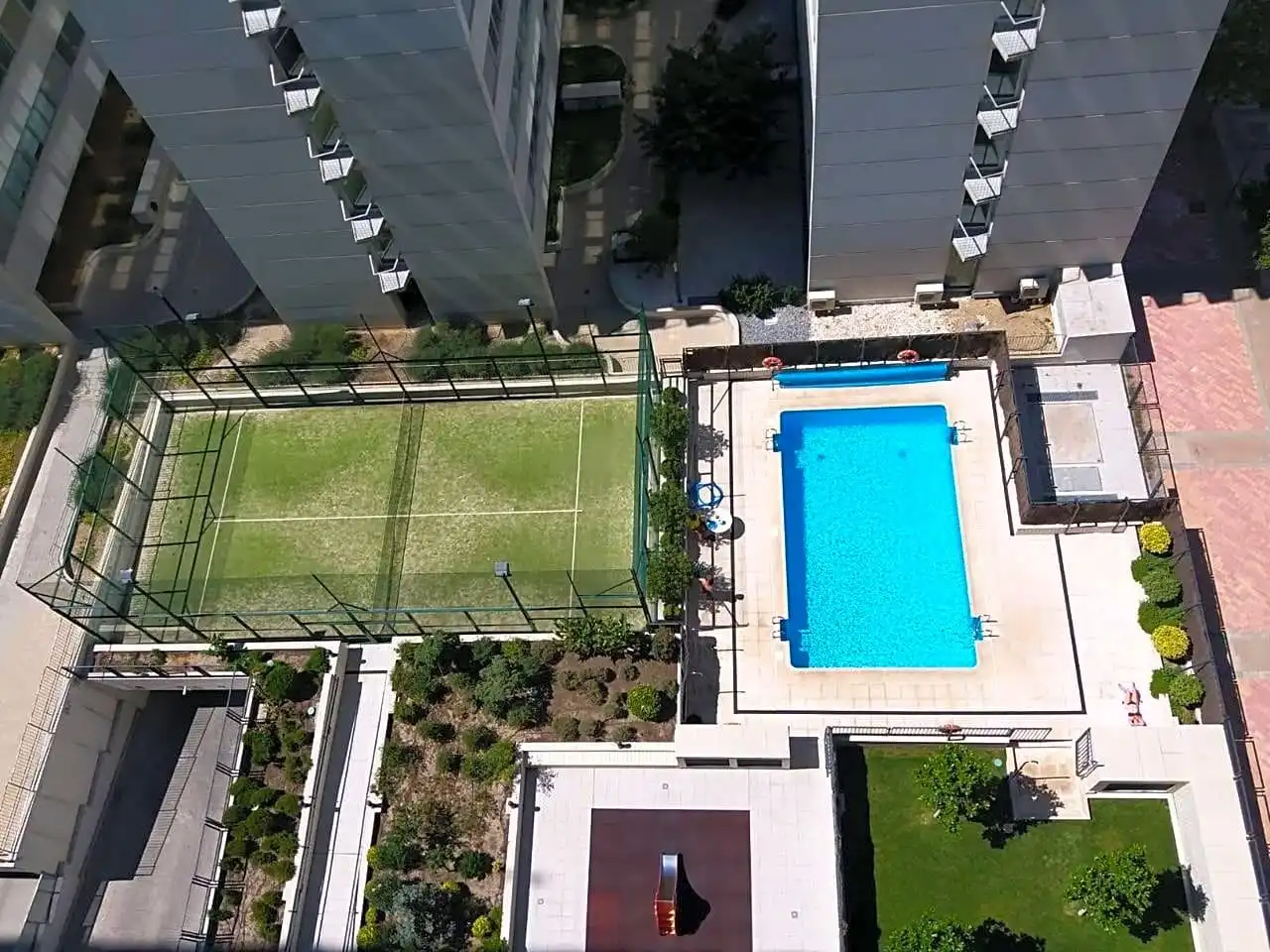 Swimming pool of Flat for sale in Madrid  with Air Conditioner, Heating and Storage room