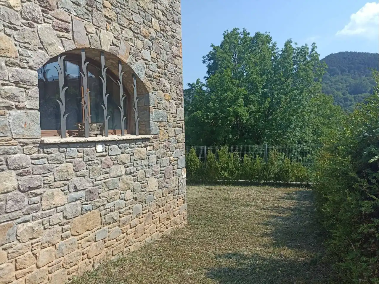 Vista exterior de Casa adosada en venda en Vallfogona de Ripollès amb Calefacció, Jardí privat i Terrassa