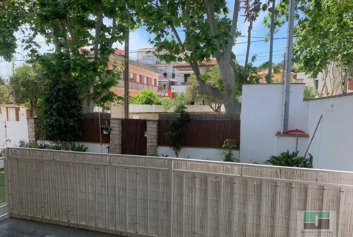 Vista exterior de Piso de alquiler en Castelldefels con Aire acondicionado, Calefacción y Parquet