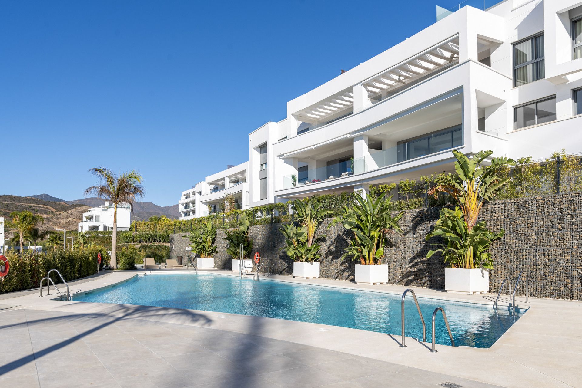 Vista exterior de Apartament en venda en Marbella amb Aire condicionat, Jardí privat i Terrassa