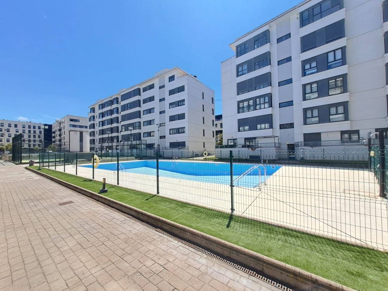 Piscina de Piso en venta en Burgos Capital con Calefacción, Parquet y Terraza