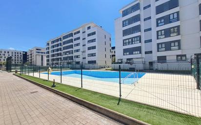 Piscina de Pis en venda en Burgos Capital amb Calefacció, Parquet i Terrassa