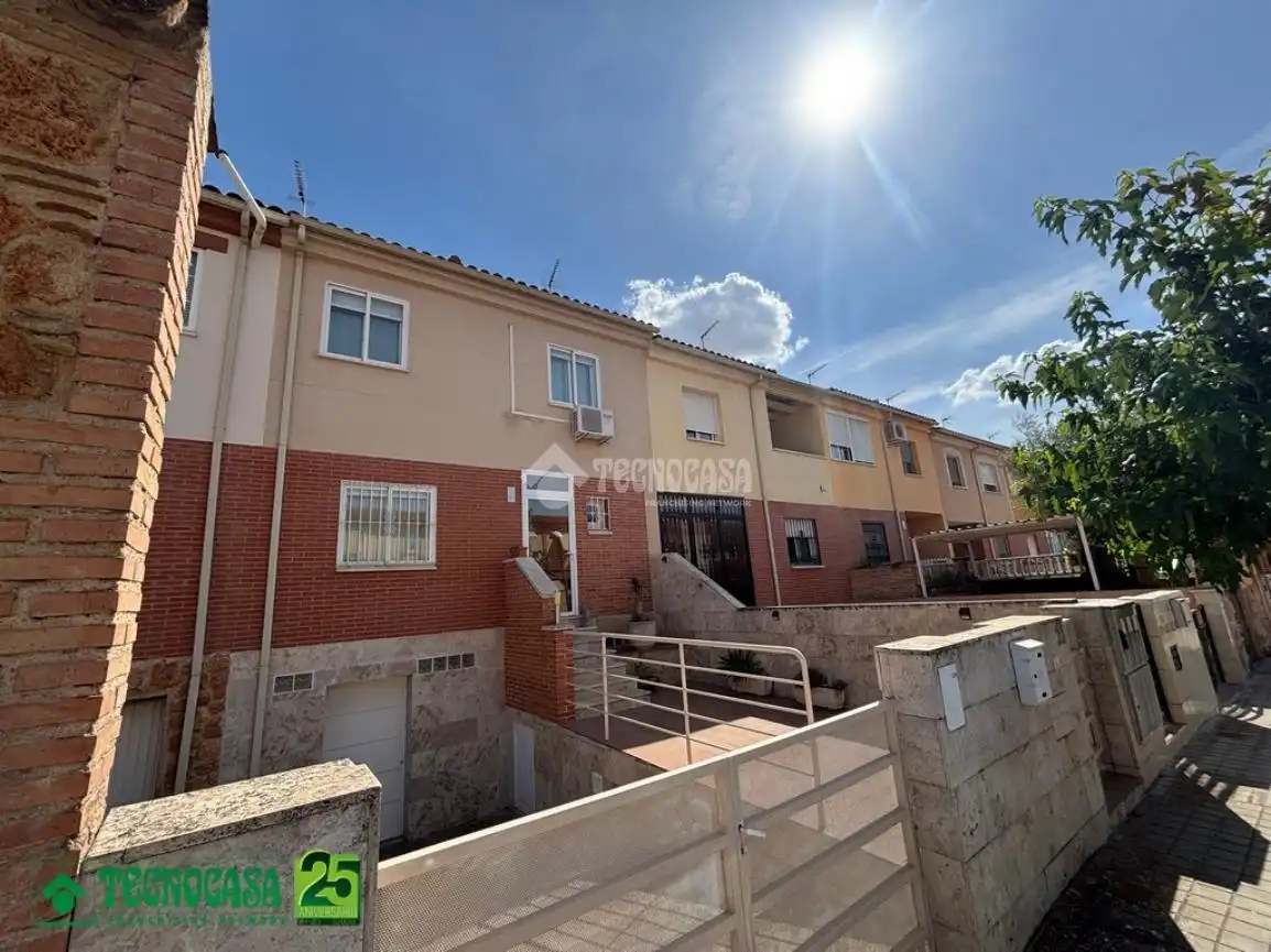 Vista exterior de Casa o chalet en venta en Ciudad Real con Calefacción