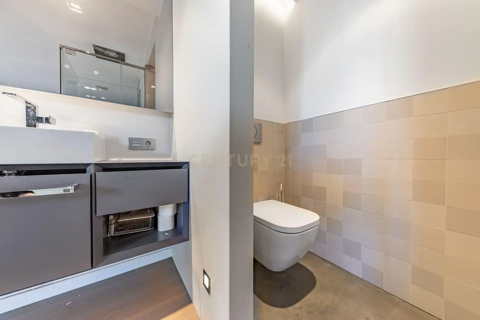 Bathroom of Apartments for rent in Barcelona  with Air Conditioner, Swimming Pool and Oven