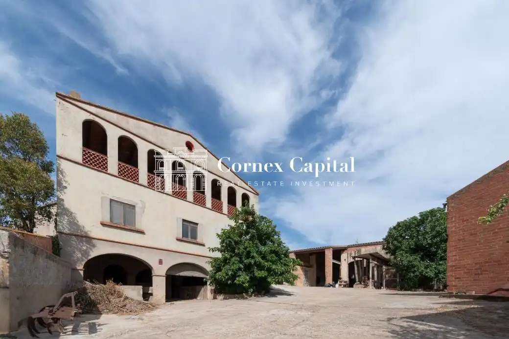 Vista exterior de Finca rústica en venda en Ullastret amb Jardí privat, Terrassa i Traster