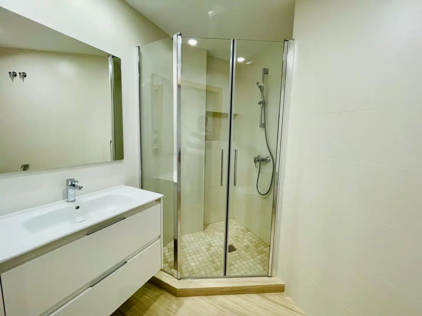Badezimmer von Wohnung zur Miete in Córdoba mit Klimaanlage, Heizung und Terrasse