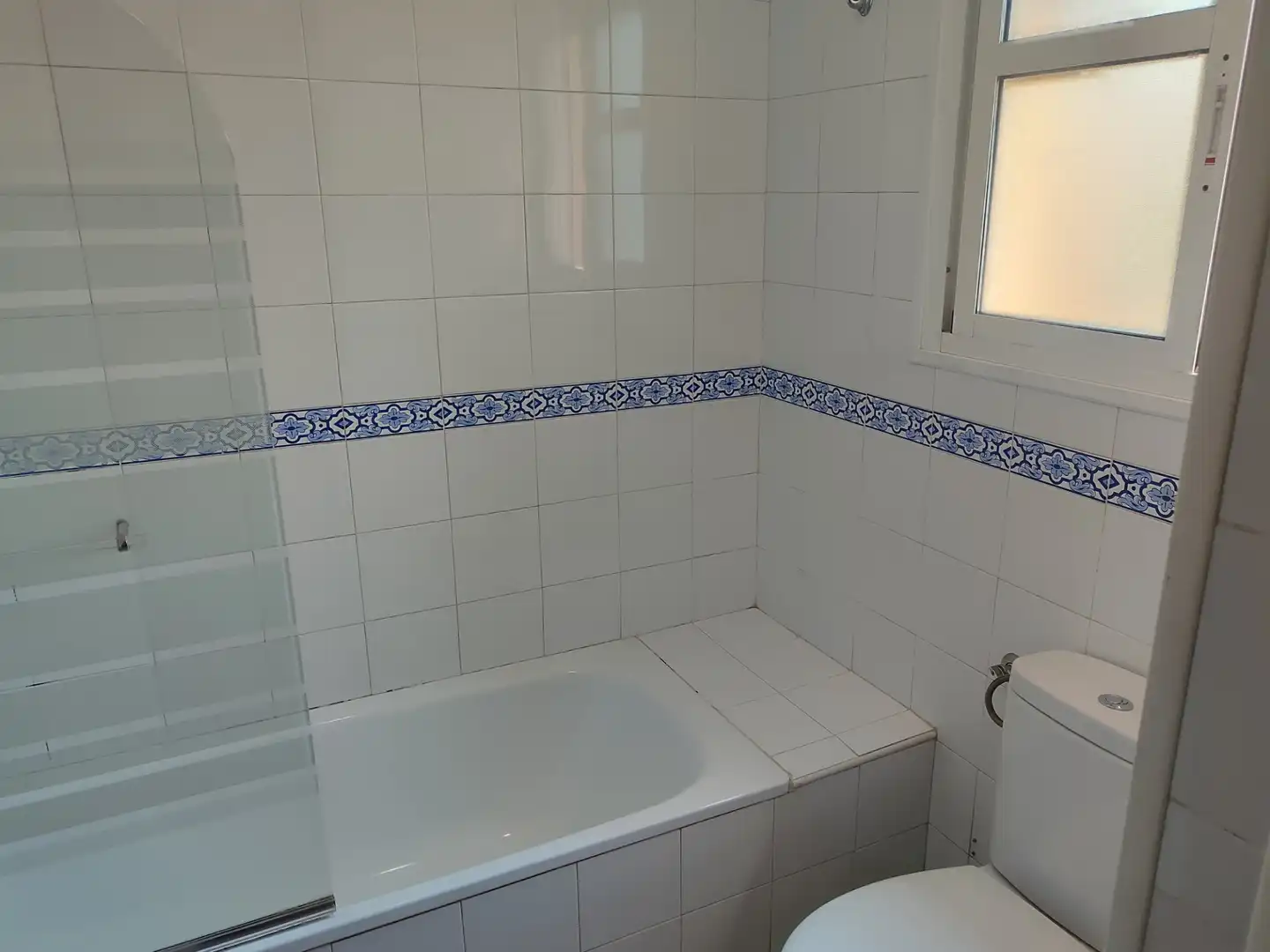 Baño de Casa adosada en venta en Utrera con Aire acondicionado, Calefacción y Terraza