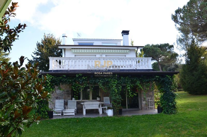 Garden of House or chalet for sale in Seva  with Air Conditioner, Heating and Private garden
