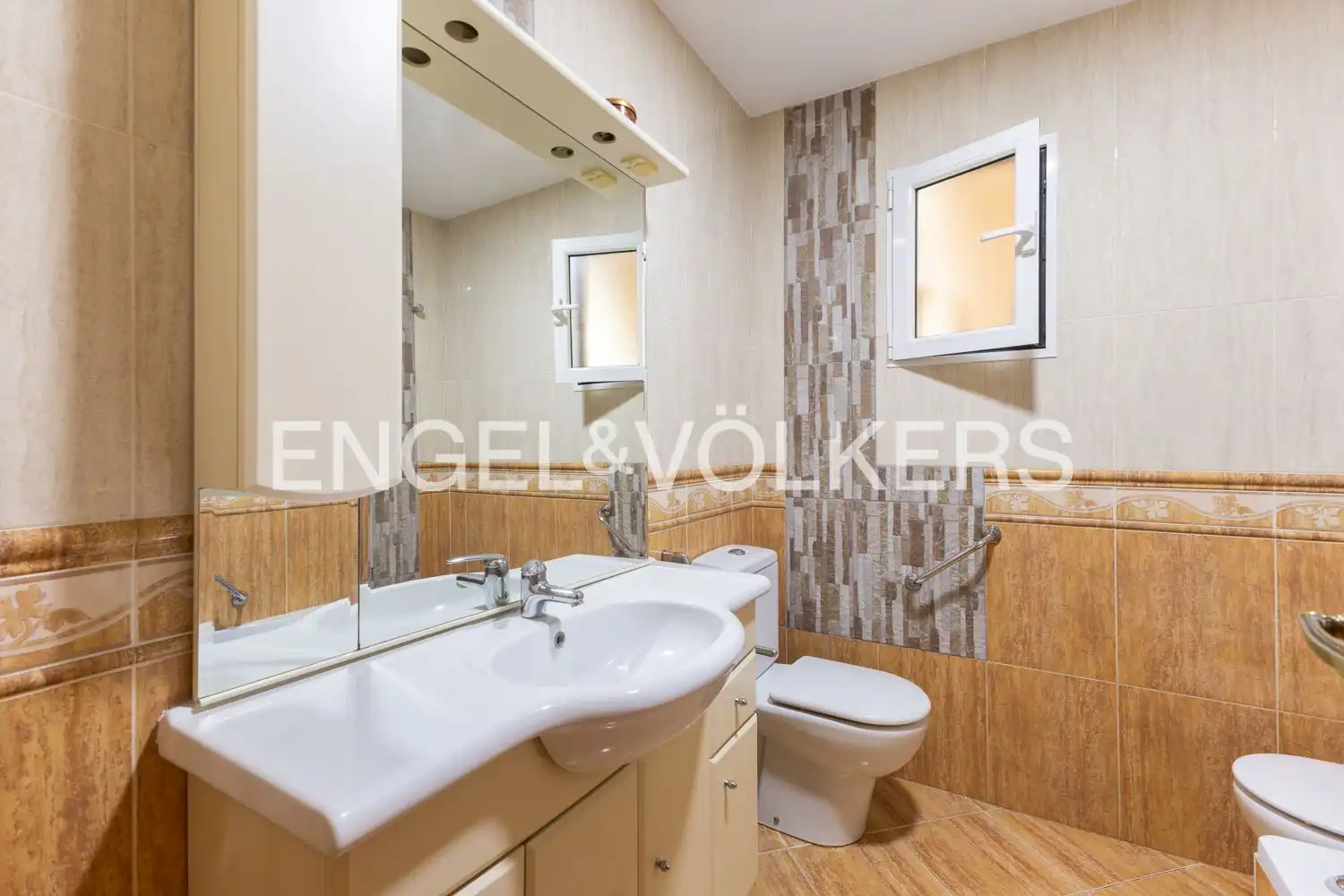 Baño de Piso de alquiler en Valencia con Aire acondicionado, Calefacción y Terraza