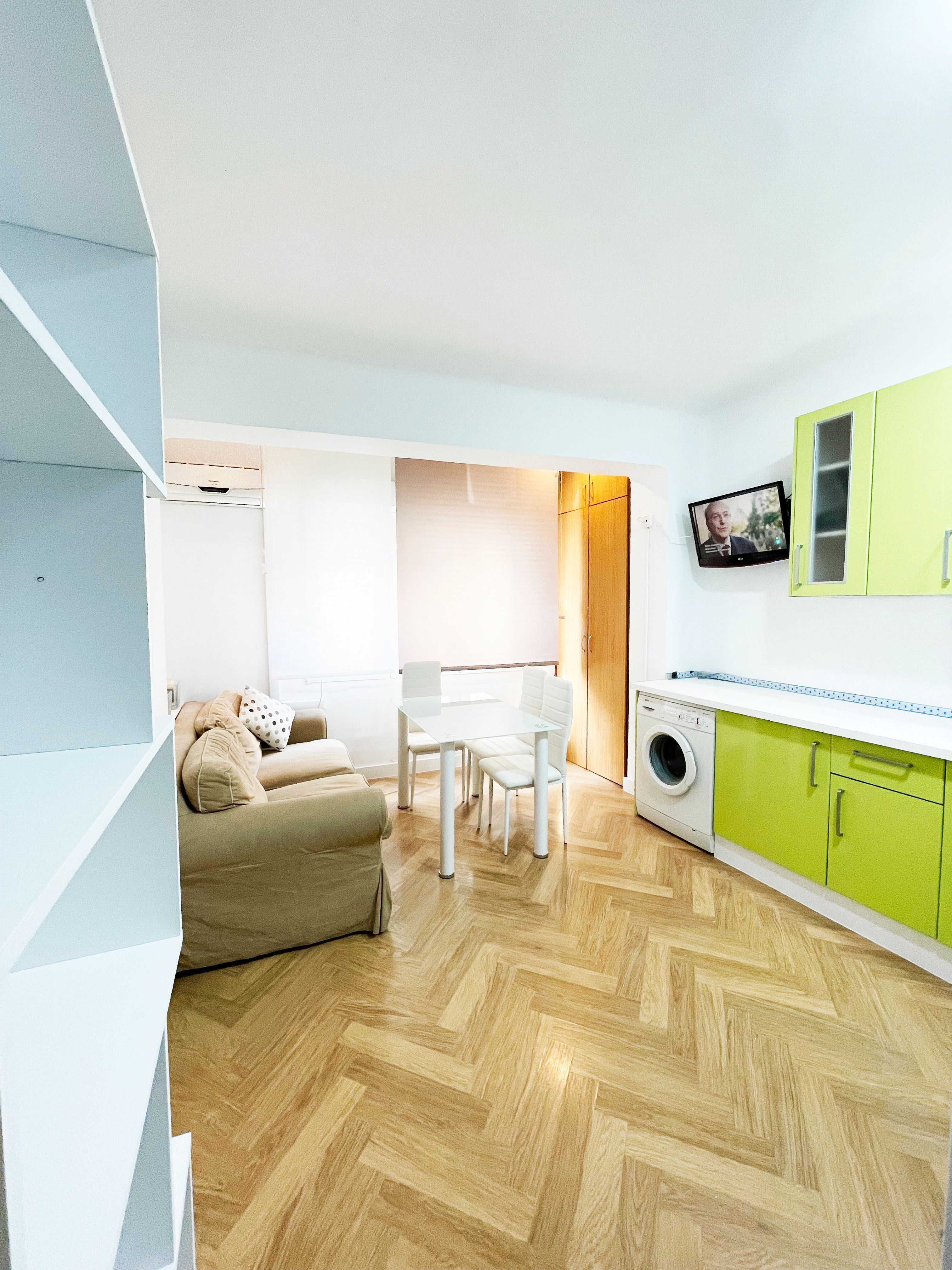 Sala d'estar de Apartament de lloguer en  Granada Capital amb Aire condicionat, Parquet i Moblat