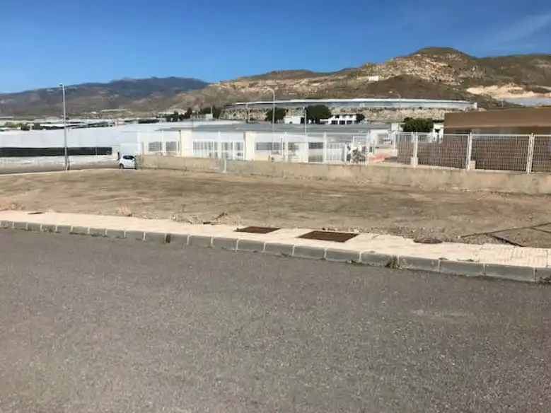 Terreno residencial en venta en Calle Rafael Alberti
