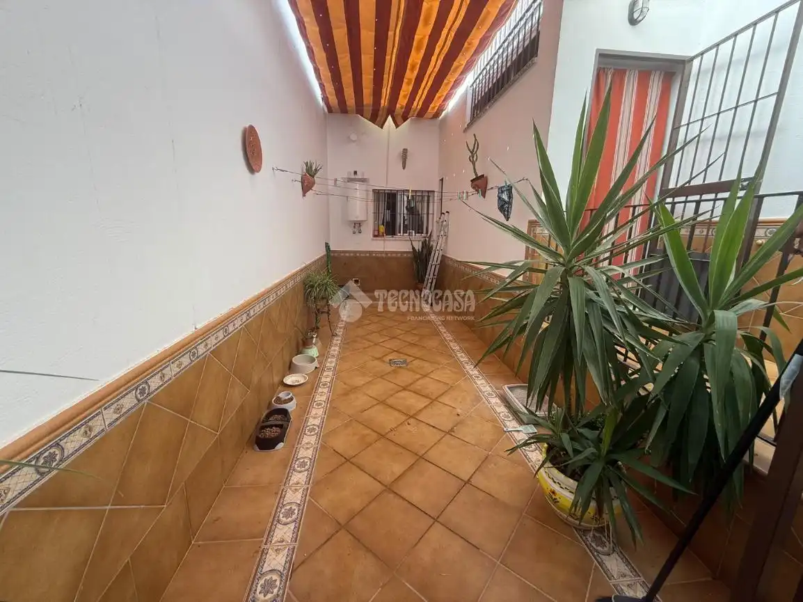 Casa adosada en venda en Paradas